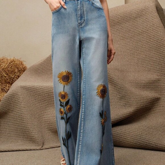 Light Wash Women's Casual Sunflower Embroidery Pocket Flared Jeans - Picture 5 of 7